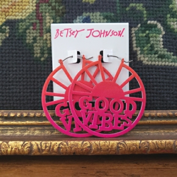 Betsey Johnson "Good Vibes" Earrings - Picture 1 of 6